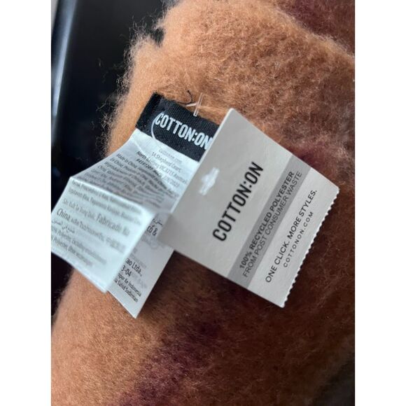 I_NWT! Made with 100% Recycled Polyester Brown Scarf - Picture 3 of 3